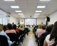 A aula inaugural dos programas de residência da Secretaria de Estado da Saúde e Escola Pública de Saúde do Paraná aconteceu nesta segunda-feira (02), no auditório da secretaria, em Curitiba. Os programas de residência multiprofissional nas áreas de Enfermagem, Farmácia, Psicologia, Serviço Social e Terapia Ocupacional e de Enfermagem Obstétrica iniciam as atividades deste ano com 24 estudantes. Foto:SESA