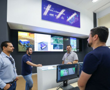 A Celepar e o Parque Tecnológico Itaipu (PTI) vão estreitar sua parceria para o desenvolvimento de ações em áreas como inteligência de dados e inteligência artificial. O presidente da Celepar, Leandro Moura, reuniu-se com o diretor-superintendente do PTI, Eduardo Garrido, e deu início às tratativas para ampliar as soluções elaboradas pelas empresas. Foto: Celepar