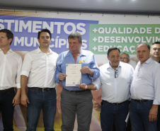 O governador Carlos Massa Ratinho Junior em reunião com prefeitos da AMSULPAR e visita as obras da ponte José Richa
Foto Gilson Abreu/Aen
