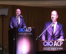 O governador Carlos Massa Ratinho Junior participa da posse de Camilo Turmina, novo presidente da Associação Comercial do Paraná. Presentes: Glaucio Geara, ex-presidente da ACP; os ex-governadores: Mario Pereira; Orlando Pessuti; e Cida Borghetti; vice- governador Darci Piana; o prefeito de Curitiba, Rafael Greca; entre outros. N/F: novo presidente da ACP, Camilo Turmina.
Curitiba, 05-03-20.
Foto: Arnaldo Alves / AEN.
