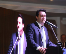 O governador Carlos Massa Ratinho Junior participa da posse de Camilo Turmina, novo presidente da Associação Comercial do Paraná. Presentes: Glaucio Geara, ex-presidente da ACP; os ex-governadores: Mario Pereira; Orlando Pessuti; e Cida Borghetti; vice- governador Darci Piana; o prefeito de Curitiba, Rafael Greca; entre outros.
Curitiba, 05-03-20.
Foto: Arnaldo Alves / AEN.
