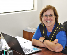 Professora de História e atualmente diretora da Escola Estadual Ângelo Trevisan, em Curitiba, Célia Regina Guernieri está na profissão há 42 anos.  Foto:SEED