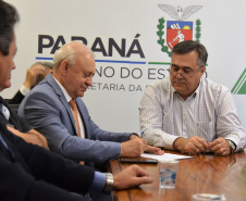 O secretário estadual da Saúde, Beto Preto, reuniu-se nesta segunda-feira (9)&#8354;om deputados federais que destinaram emendas para a construção do Centro Oncológico Hospital São Vicente de Paulo (Hospital do Câncer), em Guarapuava. Foto:SESA