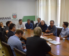 O secretário estadual da Saúde, Beto Preto, reuniu-se nesta segunda-feira (9)&#8354;om deputados federais que destinaram emendas para a construção do Centro Oncológico Hospital São Vicente de Paulo (Hospital do Câncer), em Guarapuava. Foto:SESA