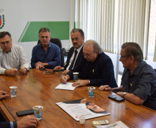 O secretário estadual da Saúde, Beto Preto, reuniu-se nesta segunda-feira (9)&#8354;om deputados federais que destinaram emendas para a construção do Centro Oncológico Hospital São Vicente de Paulo (Hospital do Câncer), em Guarapuava. Foto:SESA