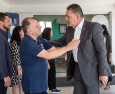 A Companhia Paranaense de Gás (Compagas) apoia, com repasse de recursos, o projeto de melhorias e ampliação da Unidade de Cuidados Prolongados (U.C.P. II) do Pequeno Cotolengo, entidade de Curitiba, que abriga pessoas com deficiência. Nesta segunda-feira (09), a primeira-dama do Paraná, Luciana Saito Massa, e o presidente da Compagas, Rafael Lamastra Jr. visitaram o Pequeno Cotolengo, para acompanhar de perto o projeto, que contribuirá para o sistema de saúde do Estado. Foto:Divulgação