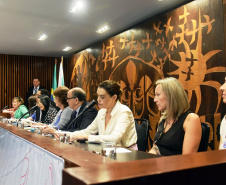 As Secretarias de Estado da Saúde e da Segurança Pública e Administração Penitenciária do Paraná renovam termo de cooperação técnica para o atendimento integral e humanizado às pessoas em situação de violência sexual. Foto: Antonio Américo/SESA