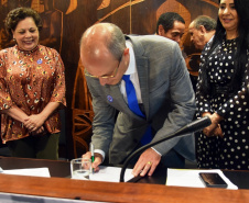 As Secretarias de Estado da Saúde e da Segurança Pública e Administração Penitenciária do Paraná renovam termo de cooperação técnica para o atendimento integral e humanizado às pessoas em situação de violência sexual. Foto: Antonio Américo/SESA