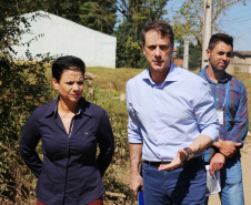 Prefeita Marli Paulino e presidente da Sanepar, Claudio Stabile
.Foto: Luiz Arnaldo de Lima/Sanepa
