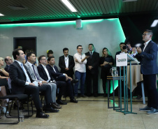 O Grupo Heineken confirmou novos investimentos no Paraná. Em cerimônia com o governador Carlos Massa Ratinho Junior, nesta quarta-feira (11), na sede da indústria, em Ponta Grossa, a cervejaria anunciou que vai destinar R$ 865 milhões até 2021 para a ampliação da produção da planta, concentrada em rótulos como Heineken e Amstel. Serão 600 novos empregos entre diretos e indiretos. O empreendimento tem o apoio do Governo do Estado por meio do Programa Paraná Competitivo.