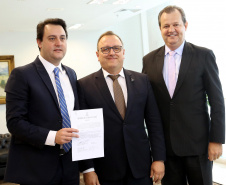 O governador Carlos Massa Ratinho Júnior assinou a autorização para nomeação de 263 professores para as universidades estaduais do Paraná. São profissionais de diversas áreas acadêmicas aprovados em concursos públicos realizados em anos anteriores e que ainda não haviam sido chamados. Curitiba,12/03/2020 Foto:Jaelson Lucas / AEN
