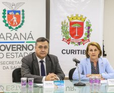 O secretário de Estado da Saúde, Beto Preto, e a secretária municipal de Saúde de Curitiba, Márcia Huçulak, apresentam em entrevista coletiva os números e informações sobre os casos em investigação do coronavírus (Covid-19), nesta quinta-feira (12) na Secretaria de Estado da Saúde.  12/03/2020  -  Foto: Geraldo Bubniak/AEN