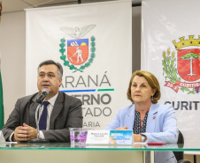 O secretário de Estado da Saúde, Beto Preto, e a secretária municipal de Saúde de Curitiba, Márcia Huçulak, apresentam em entrevista coletiva os números e informações sobre os casos em investigação do coronavírus (Covid-19), nesta quinta-feira (12) na Secretaria de Estado da Saúde.  12/03/2020  -  Foto: Geraldo Bubniak/AEN