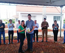 O projeto teve um investimento de R$ 2,8 milhões em recursos do FGTS em uma parceria do Governo do Estado com o Governo Federal e a prefeitura. Residencial recebeu também obras de calçamento com acessibilidade, sinalização viária e paisagismo. 