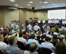 O vice-governador Darci Piana assinou nesta sexta-feira (13), em Francisco Beltrão, decreto que regulamenta a lei 17.773/2013 que instituiu o Sistema Unificado Estadual de Sanidade Agroindustrial Familiar, Artesanal e de Pequeno Porte do Paraná (Susaf-PR).