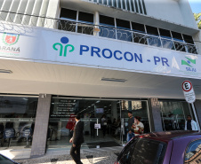 Para evitar aglomerações de pessoas sem afetar os serviços, muitos órgãos estão fazendo atendimento remoto, virtual ou por agendamento. O portal e o aplicativo do PIÁ – Paraná Inteligência Artificial ( www.pia.pr.gov.br ) também oferecem uma série de serviços personalizados ao cidadão. 
