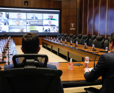 O governador Carlos Massa Ratinho Junior participou nesta segunda-feira (23) de uma videoconferência com o ministro da Infraestrutura, Tarcísio de Freitas, juntamente com os demais governadores dos estados que formam o Consórcio de Integração Sul e Sudeste (Cosud).