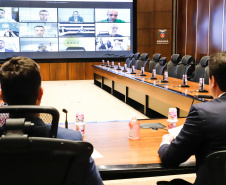 O governador Carlos Massa Ratinho Junior participou nesta segunda-feira (23) de uma videoconferência com o ministro da Infraestrutura, Tarcísio de Freitas, juntamente com os demais governadores dos estados que formam o Consórcio de Integração Sul e Sudeste (Cosud).