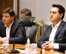 O governador Carlos Massa Ratinho Junior participou nesta segunda-feira (23) de uma videoconferência com o ministro da Infraestrutura, Tarcísio de Freitas, juntamente com os demais governadores dos estados que formam o Consórcio de Integração Sul e Sudeste (Cosud).