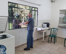 As escolas estaduais do Paraná já estão se organizando para realizar a primeira entrega dos alimentos que compõem a merenda escolar para estudantes inscritos no programa Bolsa Família e/ou em situação de vulnerabilidade, conforme o governador Carlos Massa Ratinho Junior determinou no Decereto 4.316/2020. São cerca de 230 mil alunos inscritos no programa no Paraná. Foto:SEED