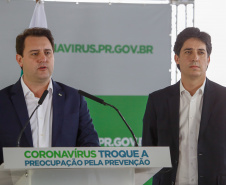 O governador Carlos Massa Ratinho Junior anunciou nesta terça-feira (24) um pacote social de R$ 400 milhões para ajudar famílias paranaenses mais vulneráveis a enfrentarem a pandemia do novo coronavírus. Foto: Gilson Abreu/AEN