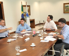 O governador Carlos Massa Ratinho Junior determinou nesta quinta-feira (02/04) a agilidade na conclusão de três hospitais regionais como forma de ampliar a força-tarefa do Estado no enfrentamento ao coronavírus. Previstas inicialmente para serem concluídas em dezembro, as obras dos complexos de Telêmaco Borba (Campos Gerais), Guarapuava (Centro) e Ivaiporã (Vale do Ivaí) serão antecipadas pela Secretaria de Estado da Saúde. 
 Foto: Ari Dias/AEN