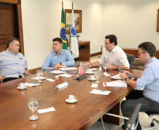 O governador Carlos Massa Ratinho Junior determinou nesta quinta-feira (02/04) a agilidade na conclusão de três hospitais regionais como forma de ampliar a força-tarefa do Estado no enfrentamento ao coronavírus. Previstas inicialmente para serem concluídas em dezembro, as obras dos complexos de Telêmaco Borba (Campos Gerais), Guarapuava (Centro) e Ivaiporã (Vale do Ivaí) serão antecipadas pela Secretaria de Estado da Saúde. 
 Foto: Ari Dias/AEN