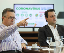 O governador Carlos Massa Ratinho Junior se reuniu nesta sexta-feira (03), no Palácio Iguaçu, com um grupo de infectologistas de alguns dos principais hospitais de referência de Curitiba. O encontro serviu para analisar o momento atual de enfrentamento ao coronavírus no Paraná e alinhar estratégias para as próximas semanas.