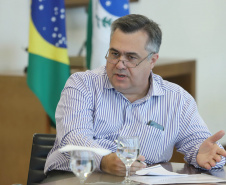 O governador Carlos Massa Ratinho Junior se reuniu nesta sexta-feira (03), no Palácio Iguaçu, com um grupo de infectologistas de alguns dos principais hospitais de referência de Curitiba. O encontro serviu para analisar o momento atual de enfrentamento ao coronavírus no Paraná e alinhar estratégias para as próximas semanas.