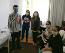 A Coordenação Estadual de Defesa Civil recebeu nesta sexta-feira (3) 1.000 máscaras de TNT. Elas serão usadas nas ações diárias do órgão, responsável por grande parte da logística de distribuição de donativos no Paraná. A entrega foi feita por voluntários da Associação Batista de Ação Social de Curitiba (Abasc) e a articulação foi realizada pela recém-criada Superintendência Geral de Ação Solidária. Foto: Divulgação