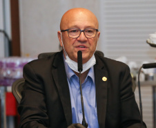 O Governador Carlos Massa Ratinho Junior em videoconferencia nesta terça-feira (07/04),  em reunião com Deputados Estaduais no Palácio Iguaçu. Na foto, o  primeiro secretário da Assembleia Legislativa do Paraná, deputado Luiz Claudio Romanelli   Curitiba, 07/04/2020 - Foto: Geraldo Bubniak/AEN