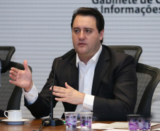 O Governador Carlos Massa Ratinho Junior em videoconferencia nesta terça-feira (07/04),  em reunião com Deputados Estaduais no Palácio Iguaçu.  Curitiba, 07/04/2020 - Foto: Geraldo Bubniak/AEN