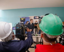 O governador Carlos Massa Ratinho Junior vistoriou nesta terça-feira (14) as obras do novo Hospital Regional de Guarapuava, na Região Central do Estado. Uma ala do complexo médico teve a construção antecipada para que possa ser direcionada exclusivamente para o tratamento do coronavírus. A previsão é que fique pronta em até 45 dias. 
