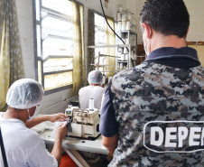 Presos já produziram 69 mil máscaras em menos de um mês. Foto: Depen