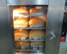 Parceria garante doação de pães e kits de hortaliças em Cascavel. Foto: Depen