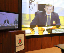 O governador Carlos Massa Ratinho Junior assinou um protocolo de intenções do Governo do Estado com a Companhia de Saneamento do Paraná (Sanepar), a Itaipu Binacional e o Parque Tecnológico Itaipu (PTI) para ampliar a qualidade ambiental nas bacias da região lindeira e a vida útil do Lago de Itaipu. O documento também estabelece o compartilhamento de dados e tecnologia para segurança de barragens e tratamento de efluentes e esgoto.Foto: Ari Dias/AEN