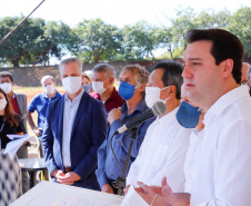 O governador Carlos Massa Ratinho Junior confirmou nesta sexta-feira (24) a contratação de 108 novos leitos para o Hospital Universitário de Maringá. O investimento é de R$ 15,3 milhões, sendo R$ 7,8 milhões para custeio para os próximos seis meses e R$ 7,5 milhões em equipamentos, mobília e insumos médicos.