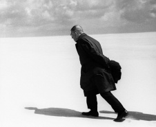 O Museu Oscar Niemeyer (MON) inaugura uma nova exposição virtual no Google Arts & Culture neste 1º de maio. “Antanas Sutkus: Um Olhar Livre” reúne imagens feitas pelo fotógrafo lituano, um dos mais expressivos em âmbito mundial. Agora são nove mostras do MON disponíveis na plataforma.