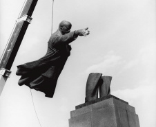 O Museu Oscar Niemeyer (MON) inaugura uma nova exposição virtual no Google Arts & Culture neste 1º de maio. “Antanas Sutkus: Um Olhar Livre” reúne imagens feitas pelo fotógrafo lituano, um dos mais expressivos em âmbito mundial. Agora são nove mostras do MON disponíveis na plataforma.
