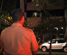 Curitiba, 30 de Abril de 2020. Banda da PMPR faz live pelas ruas da cidade - Soldado Ismael Ponchio.