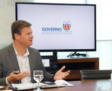  O governador Ratinho Junior recebeu também a visita de executivos da Motorola nesta quinta-feira (07). A empresa apresentou soluções tecnológicas de comunicação em nuvem. O presidente da companhia, Elton Borgonovo, disponibilizou gratuitamente equipamentos para serem testados por diferentes secretarias durante o período da pandemia de coronavírus.