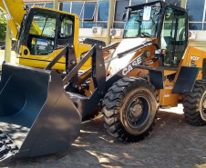 Trezentas Prefeituras recebem equipamentos Rodoviários e Veículos em benefício à população do Paraná. Foto: SEDU
