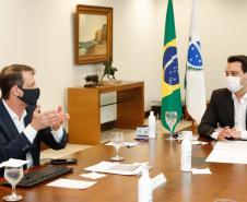 22/05/2020 - Governador Carlos Masa Ratinho Junior durante reunião com o presidente da Sanepar, Claudio Stabile. 