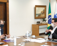 22/05/2020 - Governador Carlos Masa Ratinho Junior durante reunião com o presidente da Sanepar, Claudio Stabile. Foto: Gilson Abreu/AEN