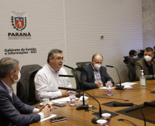 O Governo do Estado quer alinhar ações e estratégias para enfrentamento do coronavírus em todos os municípios vizinhos a Curitiba. A pedido da Associação dos Municípios da Região Metropolitana de Curitiba (Assomec) uma reunião nesta sexta-feira (22), por videoconferência, no Palácio Iguaçu, estabeleceu normas que devem ser postas em prática de forma conjunta pelas cidades para ampliar o alcance e a eficácia do combate ao vírus.
Foto Gilson Abreu/AEN
