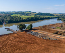 A Copel iniciou as obras da ponte que fará a ligação rodoviária entre os municípios de Verê e São João, no Sudoeste do Paraná, atendendo a um compromisso firmado com a comunidade local durante as audiências públicas para construção da Pequena Central Hidrelétrica (PCH) Bela Vista.  
Foto: Copel