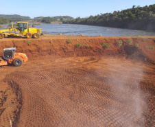 A Copel iniciou as obras da ponte que fará a ligação rodoviária entre os municípios de Verê e São João, no Sudoeste do Paraná, atendendo a um compromisso firmado com a comunidade local durante as audiências públicas para construção da Pequena Central Hidrelétrica (PCH) Bela Vista.  
Foto: Copel