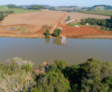 A Copel iniciou as obras da ponte que fará a ligação rodoviária entre os municípios de Verê e São João, no Sudoeste do Paraná, atendendo a um compromisso firmado com a comunidade local durante as audiências públicas para construção da Pequena Central Hidrelétrica (PCH) Bela Vista.  
Foto: Copel