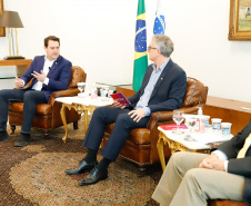 O governador Carlos Massa Ratinho Junior considera que o Paraná será um dos primeiros estados do Brasil a retomar as atividades econômicas após a pandemia do novo coronavírus.Em videoconferência com empresários paranaenses, promovido pelo Sebrae-PR, nesta terça-feira,26, Ratinho Junior afirmou que o governo estadual já está elaborando projetos para estimular a economia, e reforçou que haverá aporte de recursos públicos em obras urbanas e de logística que vão contribuir para a retomada.
