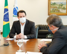 O governador Carlos Massa Ratinho Junior e o presidente da Adimax Indústria e Comércio de Alimentos, Adir Comunello, anunciaram nesta quarta-feira (27), em evento no Palácio Iguaçu, um novo investimento no Paraná. A indústria de fabricação e distribuição de alimentos para cães e gatos vai investir R$ 14,6 milhões na abertura de uma planta em Mandirituba, na Região Metropolitana de Curitiba. 